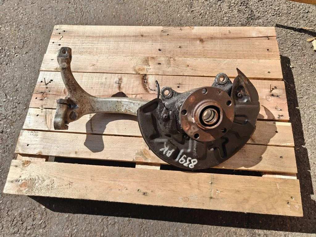 Front wheel hub spindle knuckle – front left