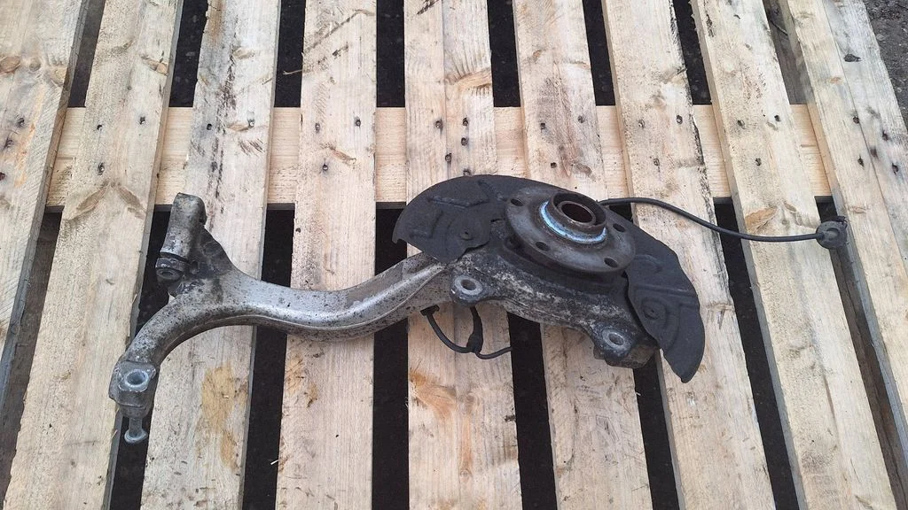 Front wheel hub spindle knuckle – front right