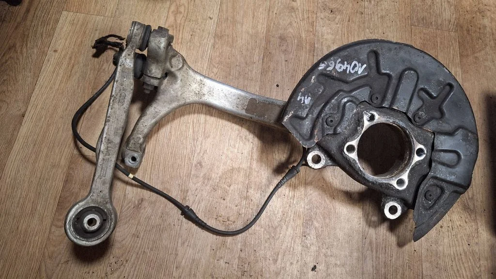 Front wheel hub spindle knuckle – front right