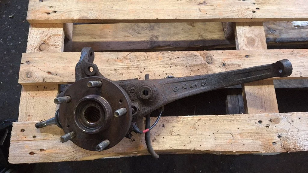 Front wheel hub spindle knuckle – front right