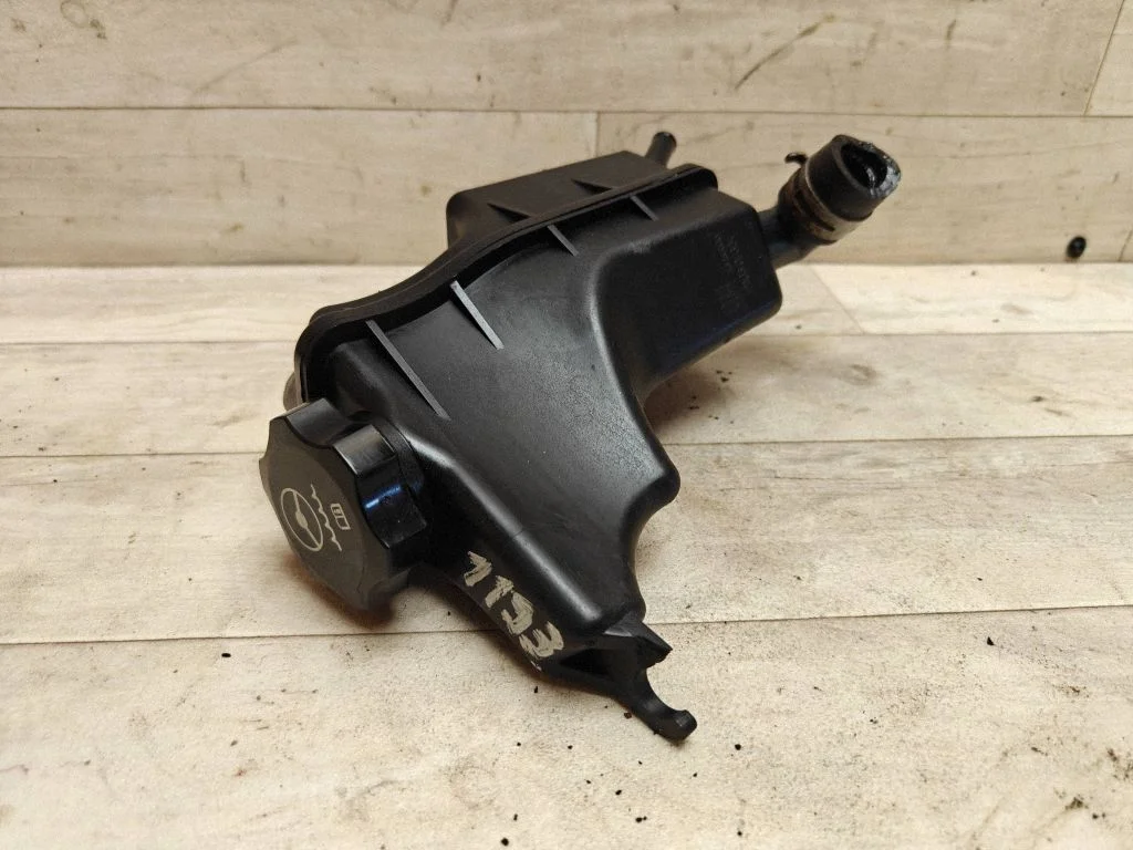 Power steering fluid tank/reservoir 13255540