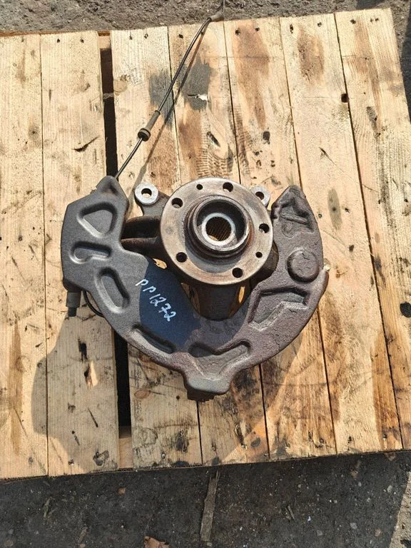 Front wheel hub – front right