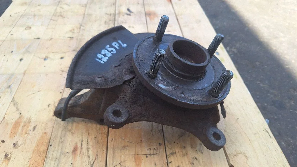 Front wheel hub – front left