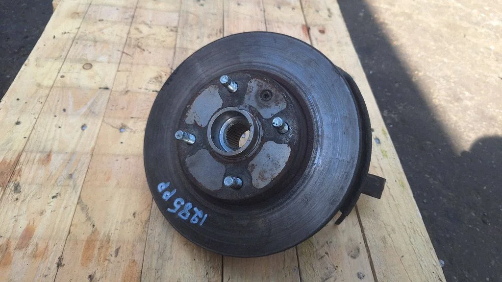 Front wheel hub – front right