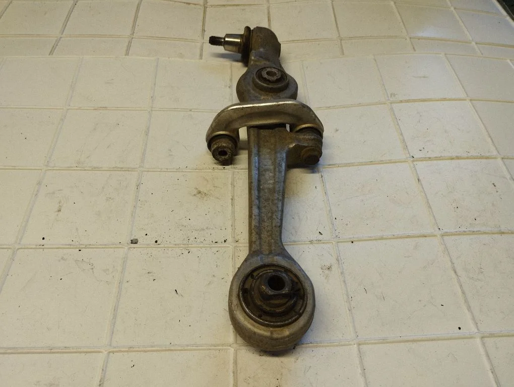 Front control arm – front left