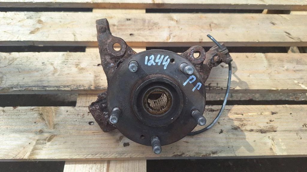 Front wheel hub – front right