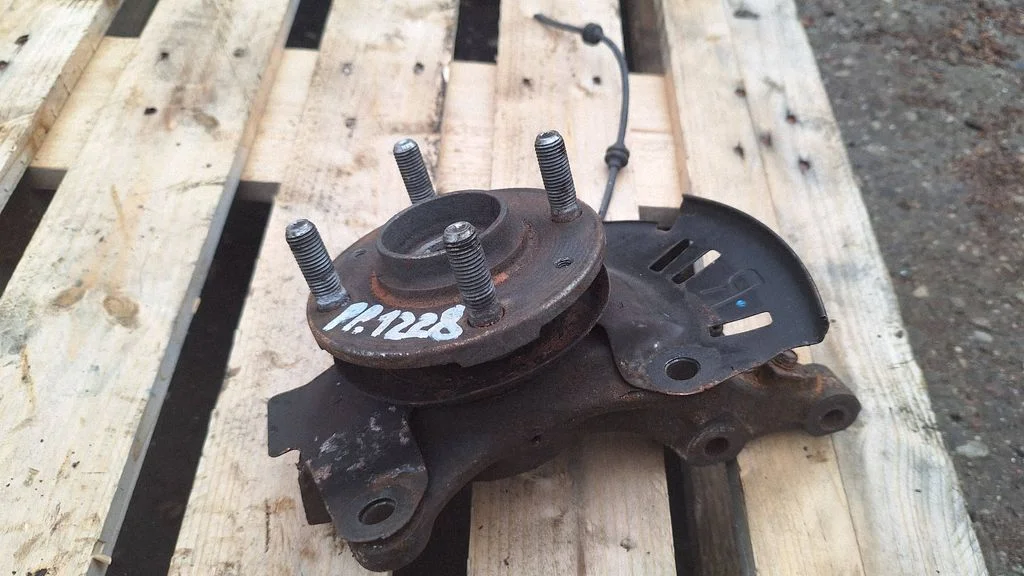 Front wheel hub – front right
