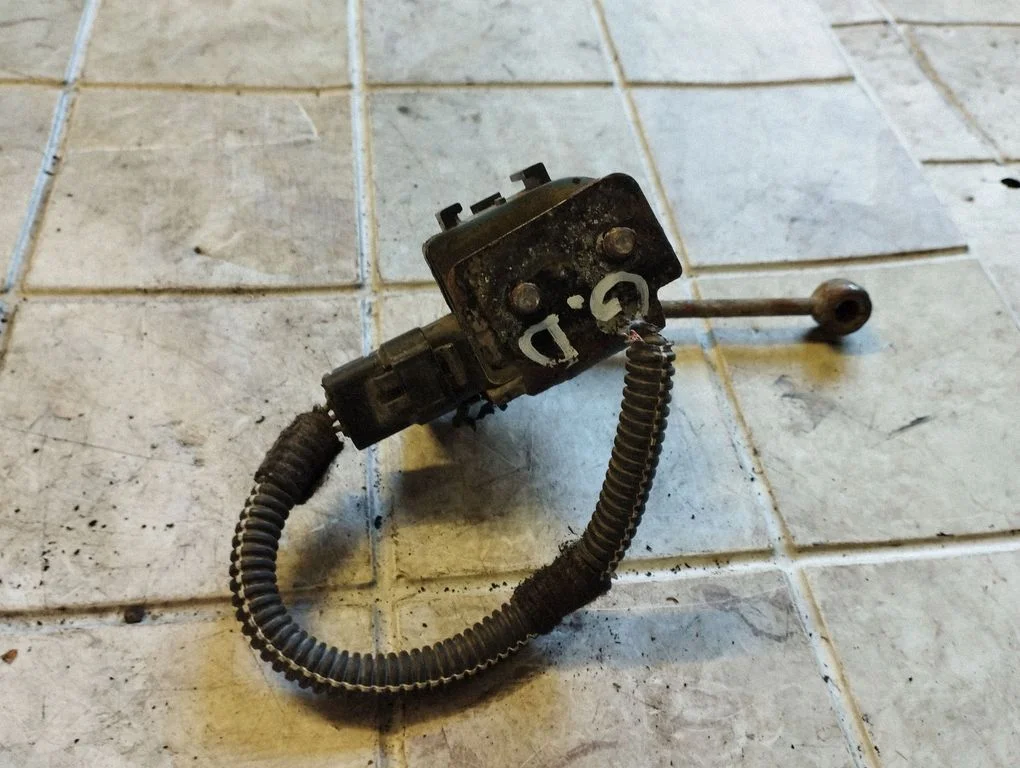 Headlight/headlamp level sensor