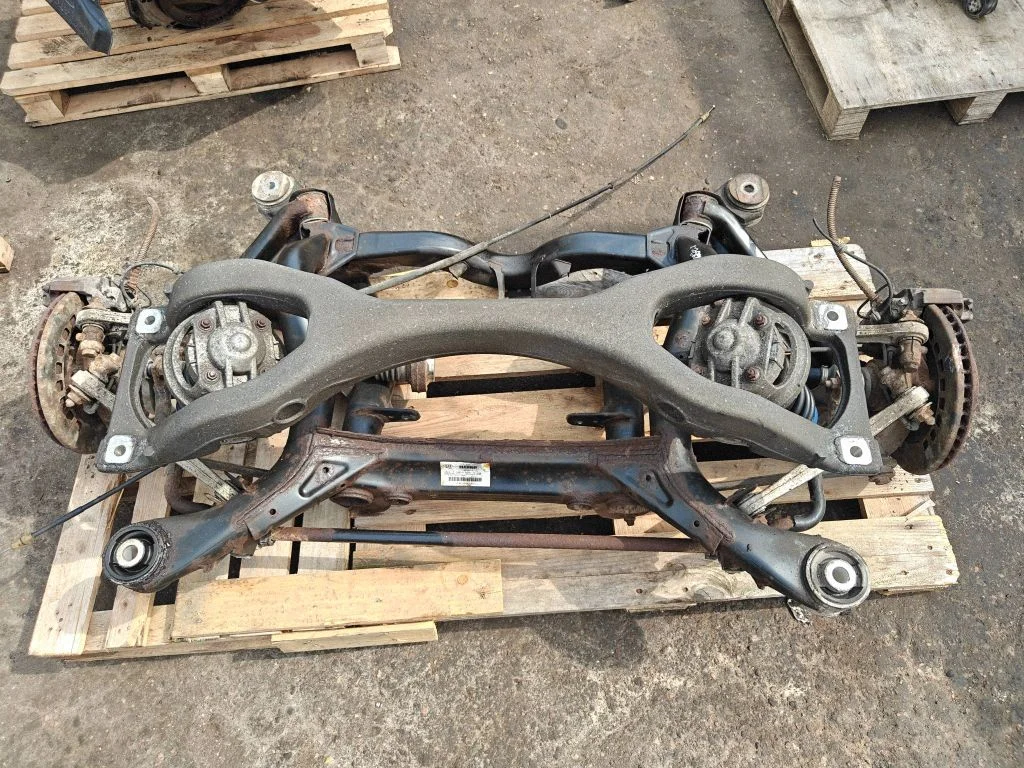 Tagumine abiraam – Audi Q7 4L (2005-2015)