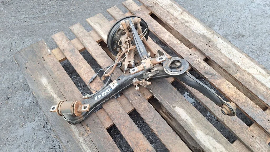 Rear wheel hub – rear right