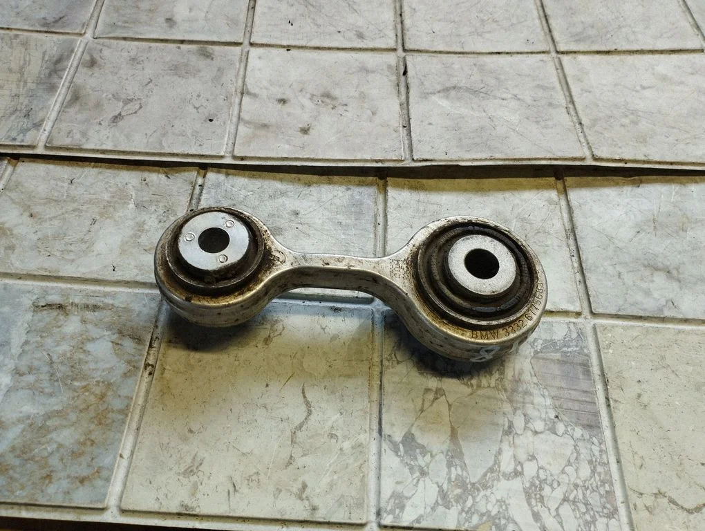 Rear control arm 33326775683
