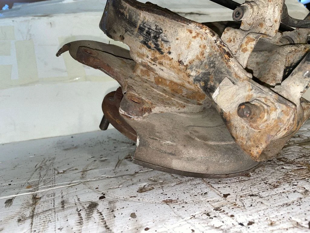 Rear wheel hub – rear right