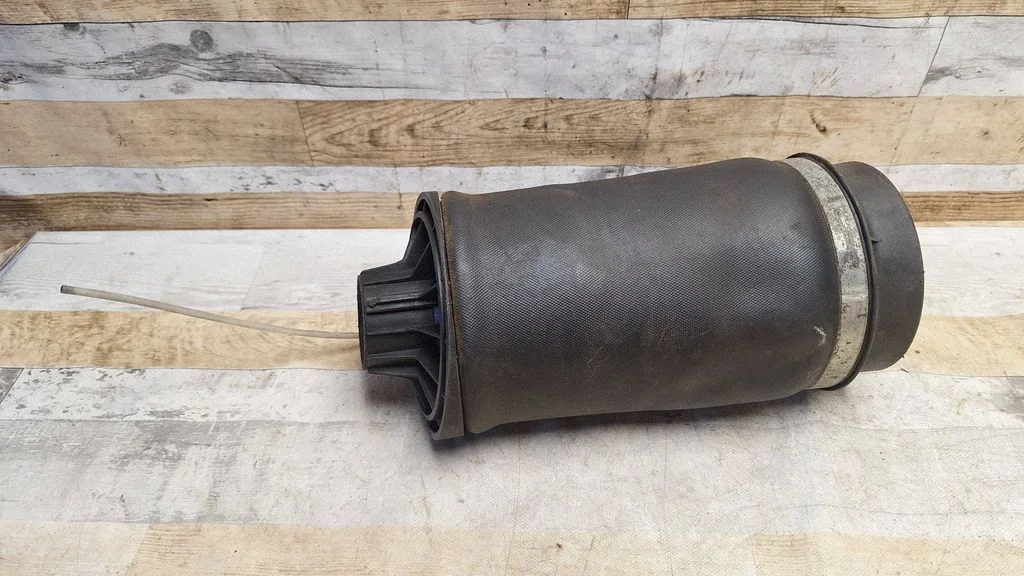 Rear air suspension bag/shock absorber – Mercedes-Benz R-Class W251 (2005-2013)