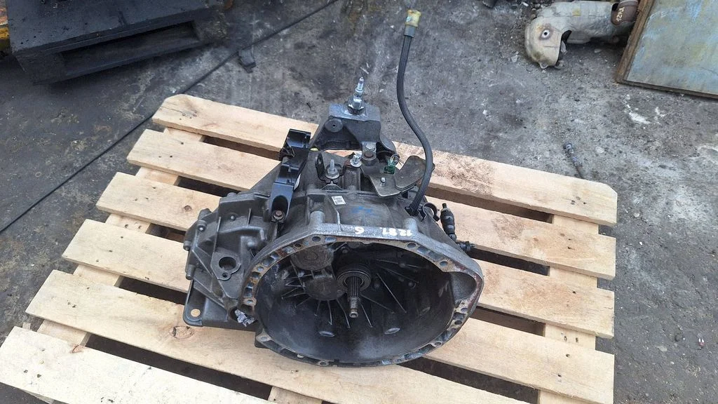 Manual 6 speed gearbox 8200595199