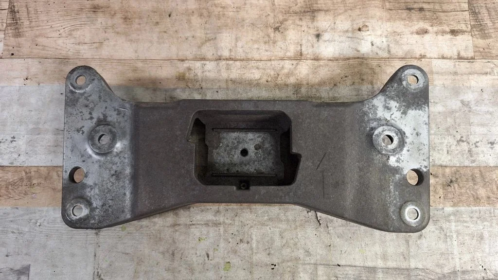 Gearbox mounting bracket 6781222