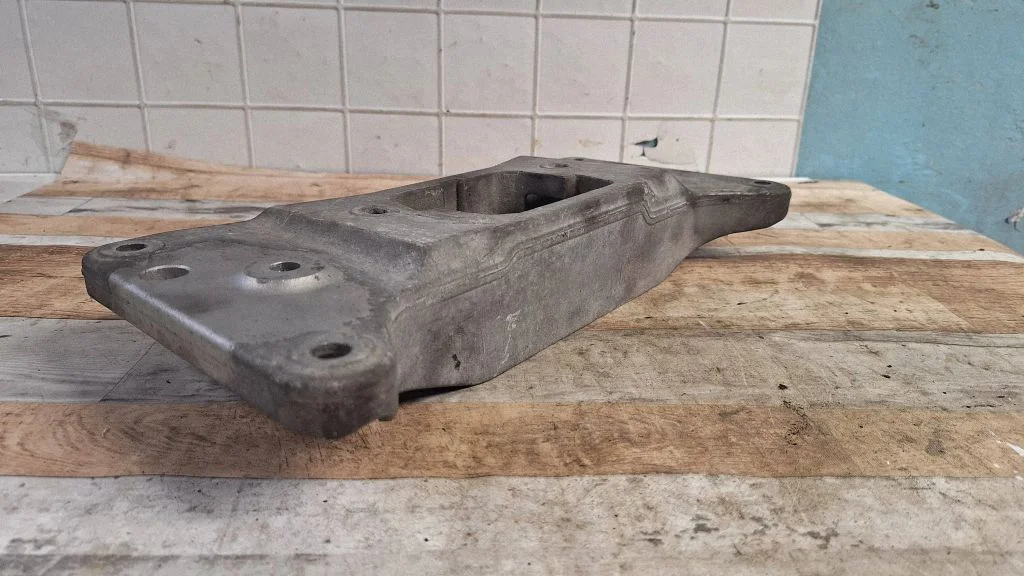 Gearbox mounting bracket 73681310