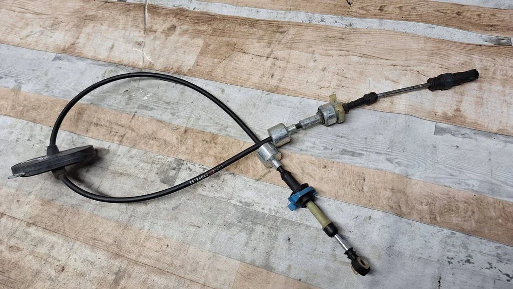 Gear shift cable linkage