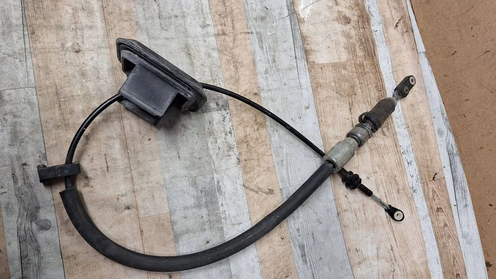 Gear shift cable linkage