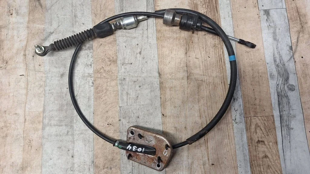Gear shift cable linkage