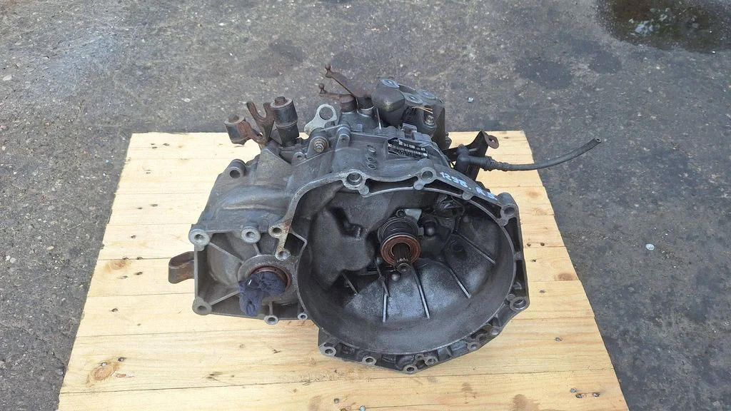 Manual 5 speed gearbox 13101871