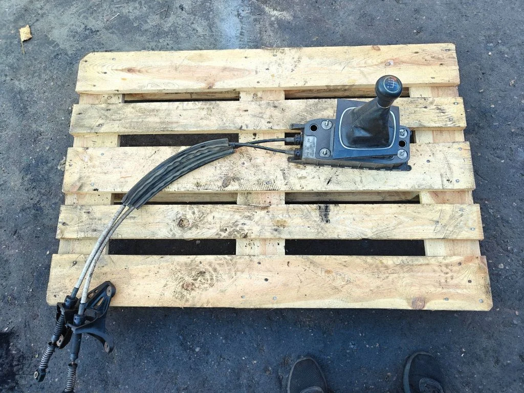 Gear selector mechanism 1K0711061B