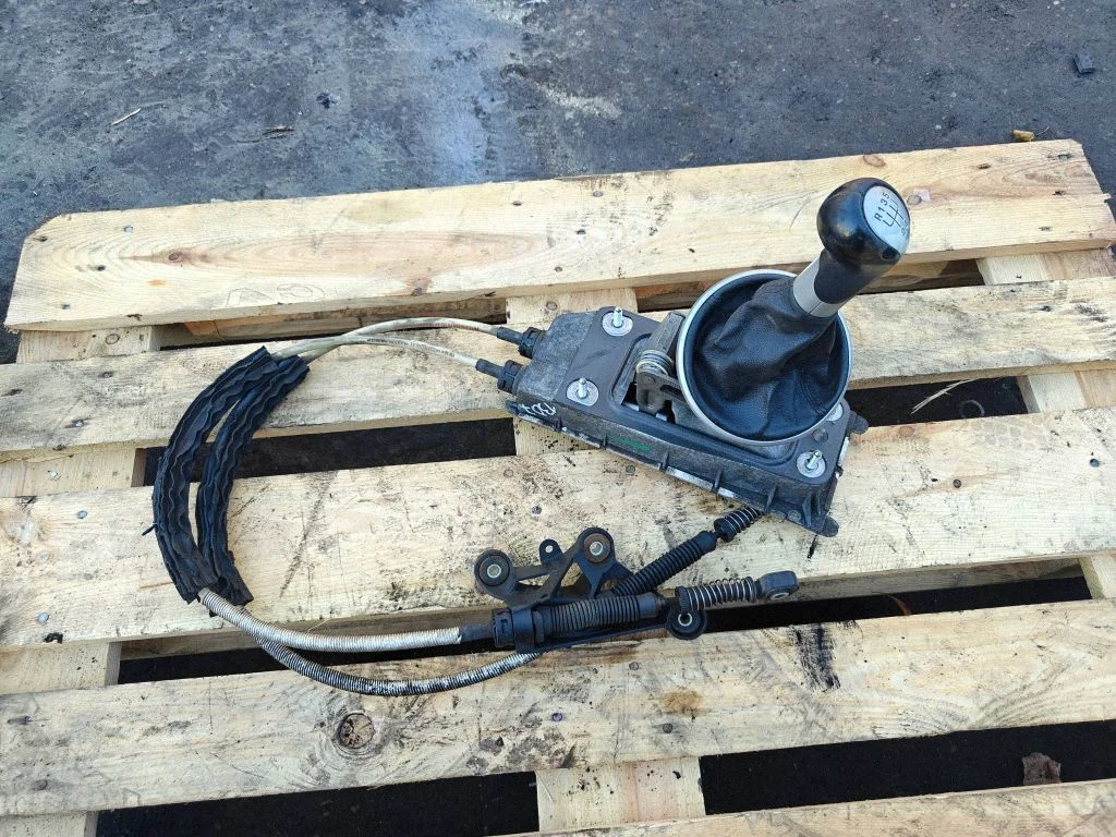 Gear selector mechanism 6Q0711061E