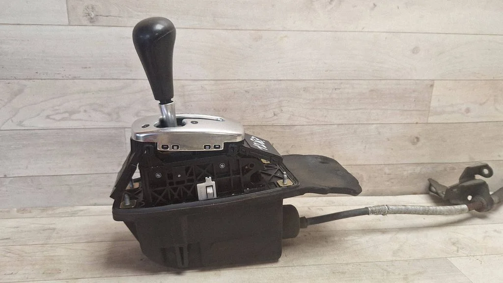 Gear selector mechanism