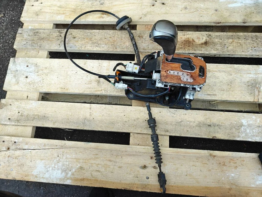 Gear selector mechanism