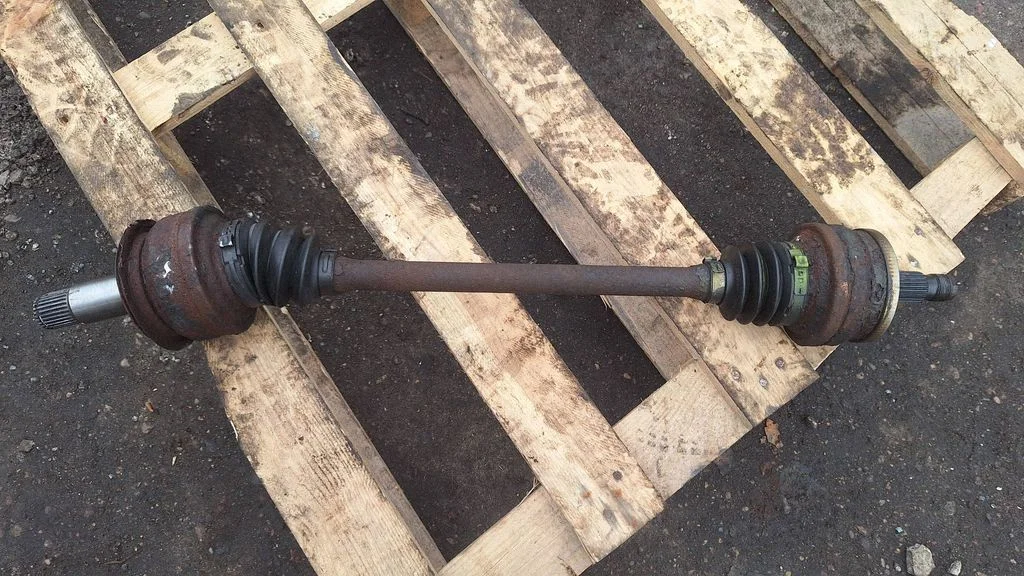 Rear driveshaft – rear left