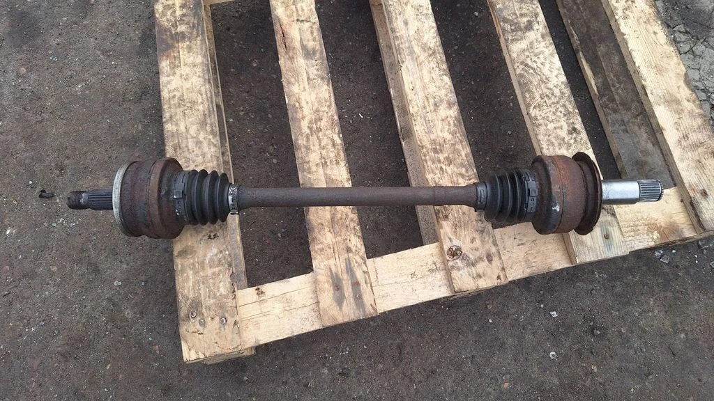 Rear driveshaft – rear right