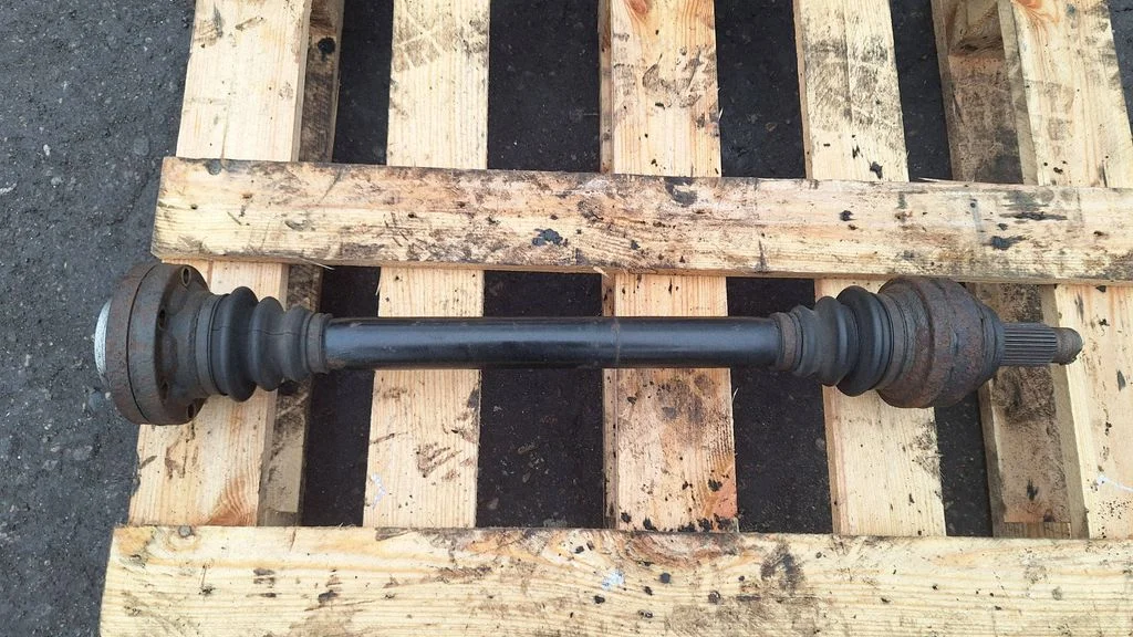 Rear driveshaft – rear right