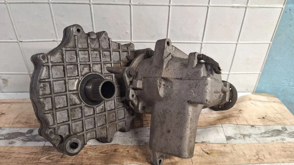 Gearbox transfer box case 30651659