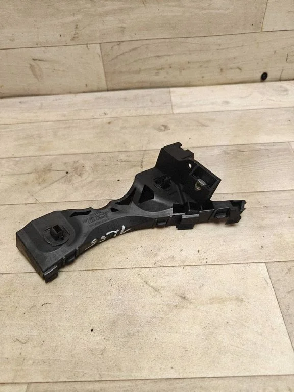 Front bumper mounting bracket – Mazda 3 II (2009-2013)