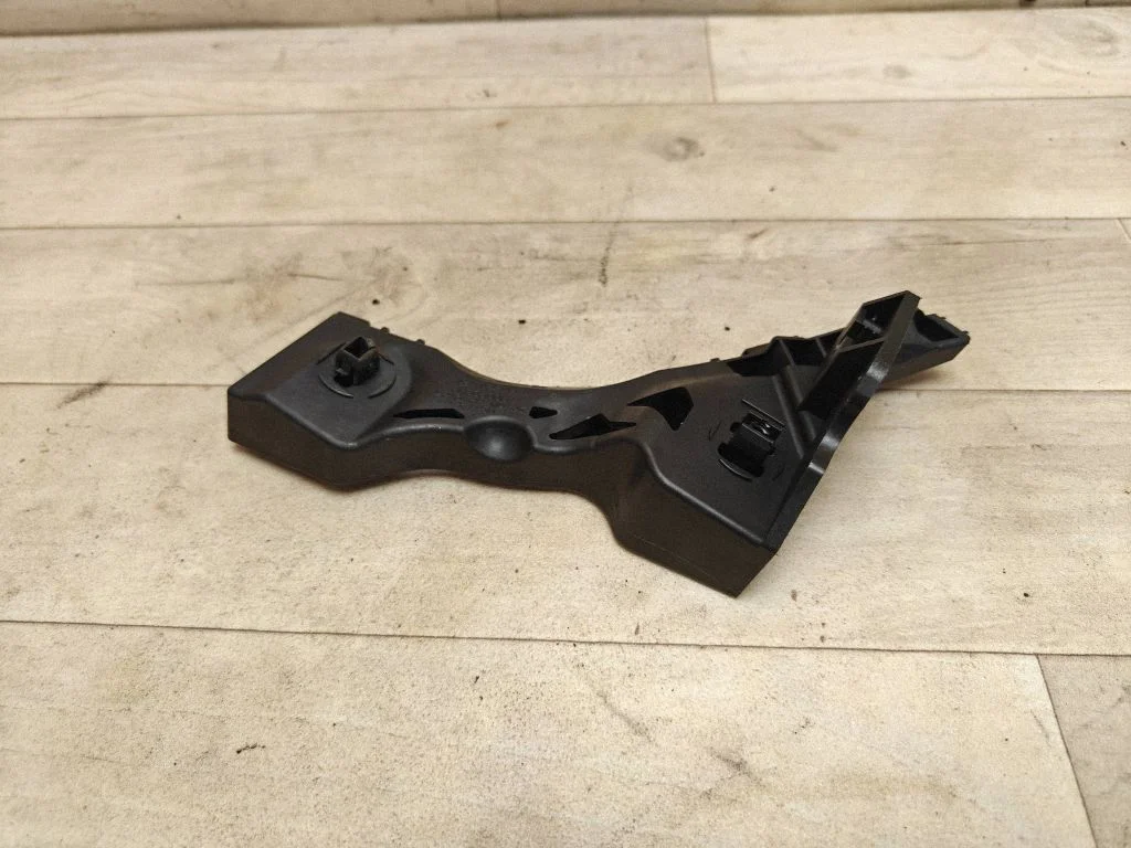 Front bumper mounting bracket – Mazda 3 II (2009-2013)