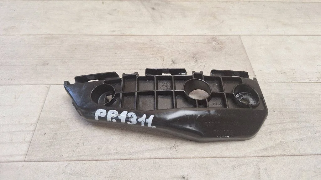 Front bumper mounting bracket 5253502040