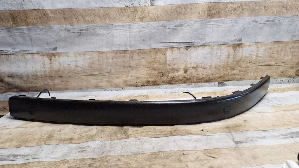 Front bumper splitter molding 7M5807717