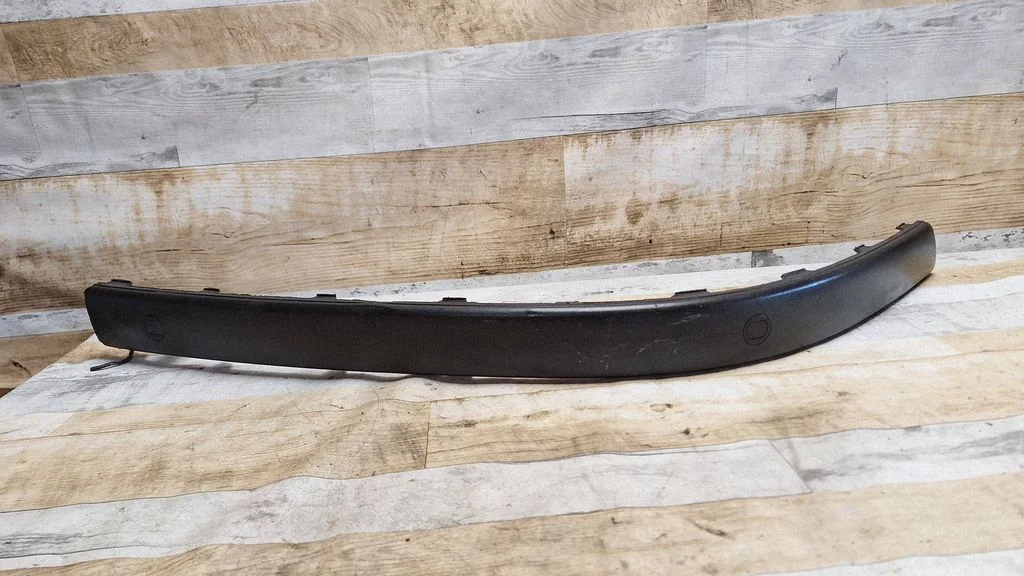 Front bumper splitter molding 7M5807718