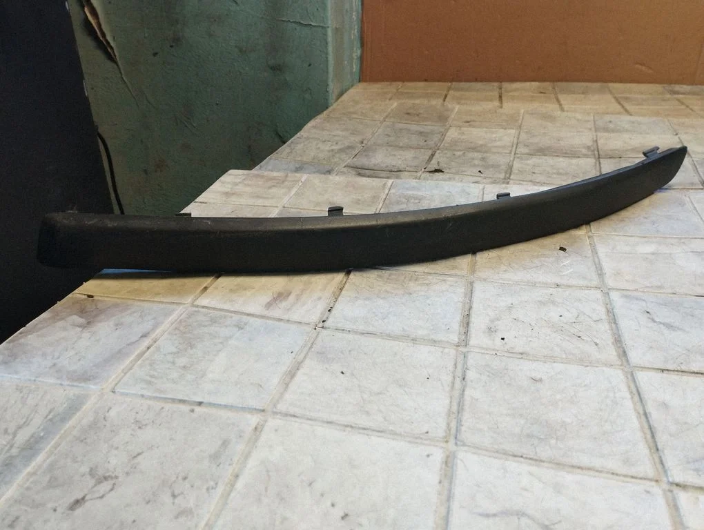 Front bumper splitter molding 51117166585