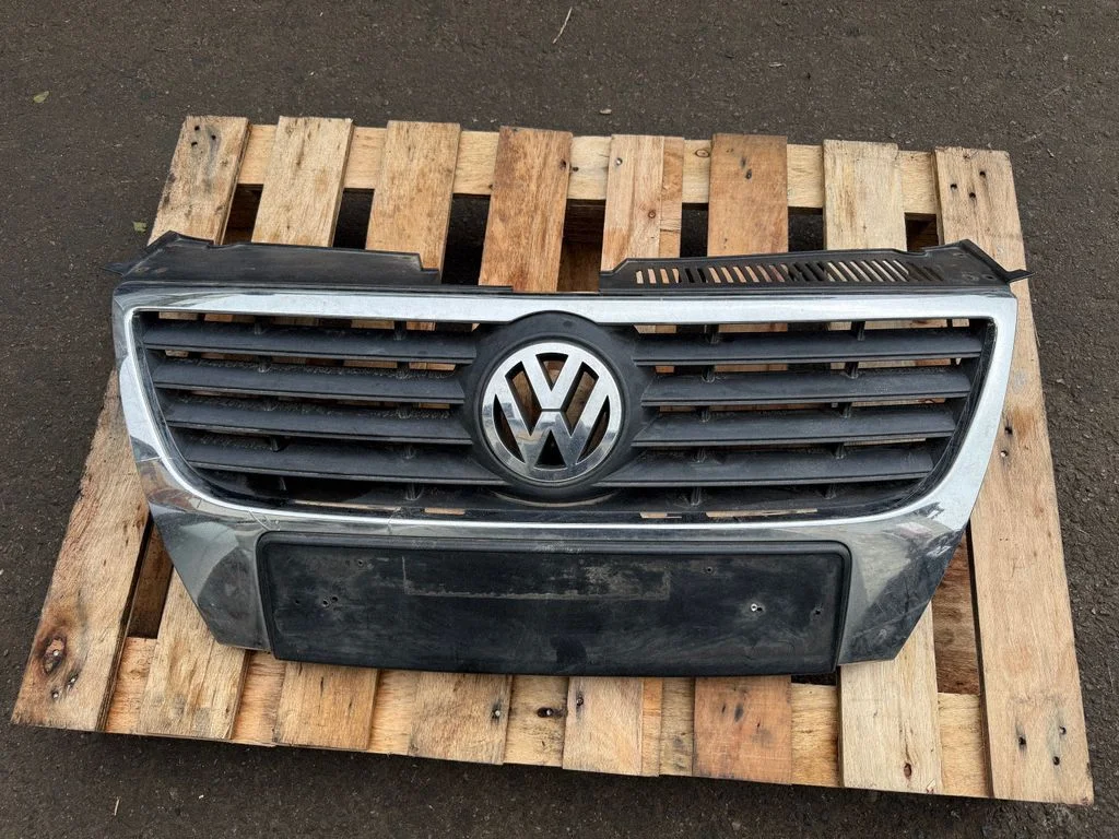 Atrapa górna (grill) 3C0853651