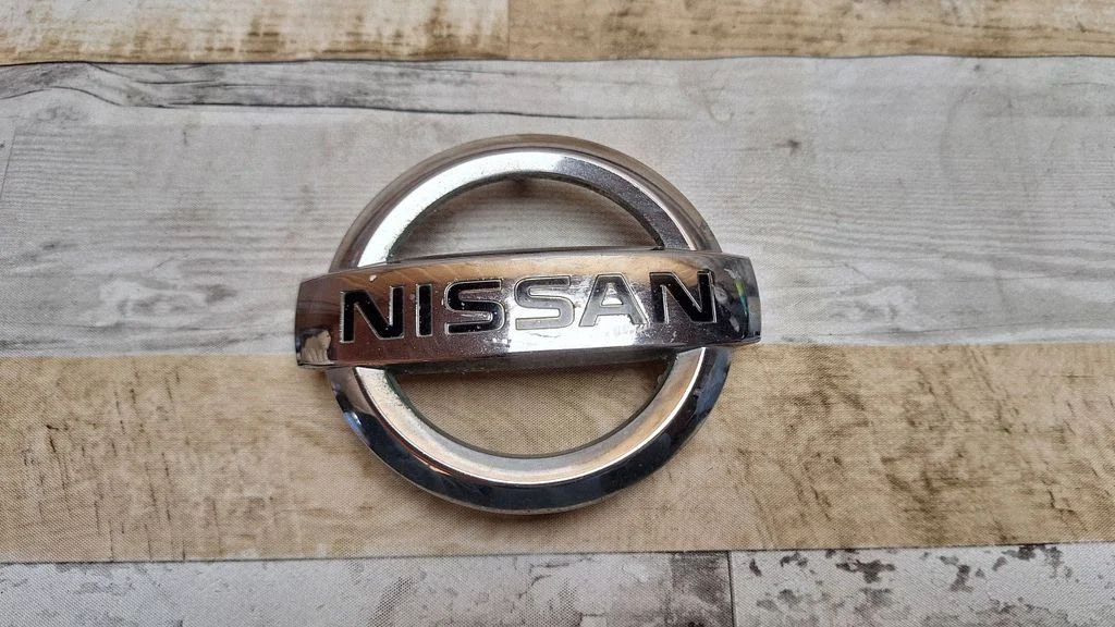 Manufacturer badge logo/emblem 62890EQ000