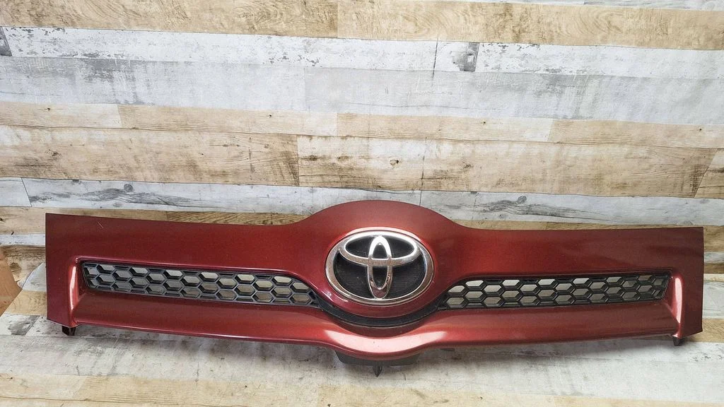 Front bumper upper radiator grill 531110F010