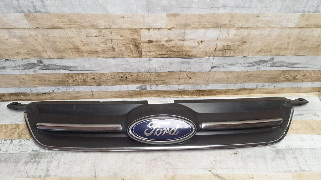 Front bumper upper radiator grill AM51R8138C