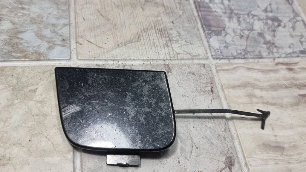 Eesmise pukseerimiskonksu kate – Audi A3 S3 8P (2003-2012)