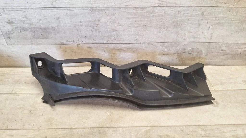 Front bumper mounting bracket 3C0807889
