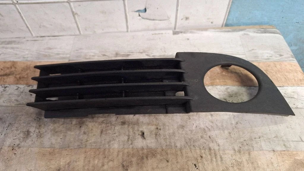 Front fog light trim/grill 4B0807682AA