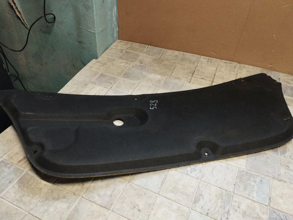 Engine bonnet/hood sound/heat insulation
