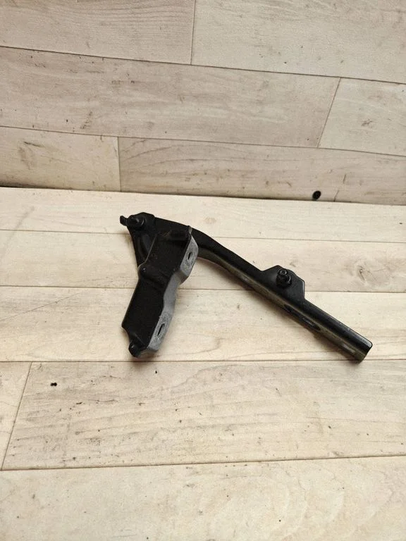 Engine bonnet/hood hinges 8R0823301A