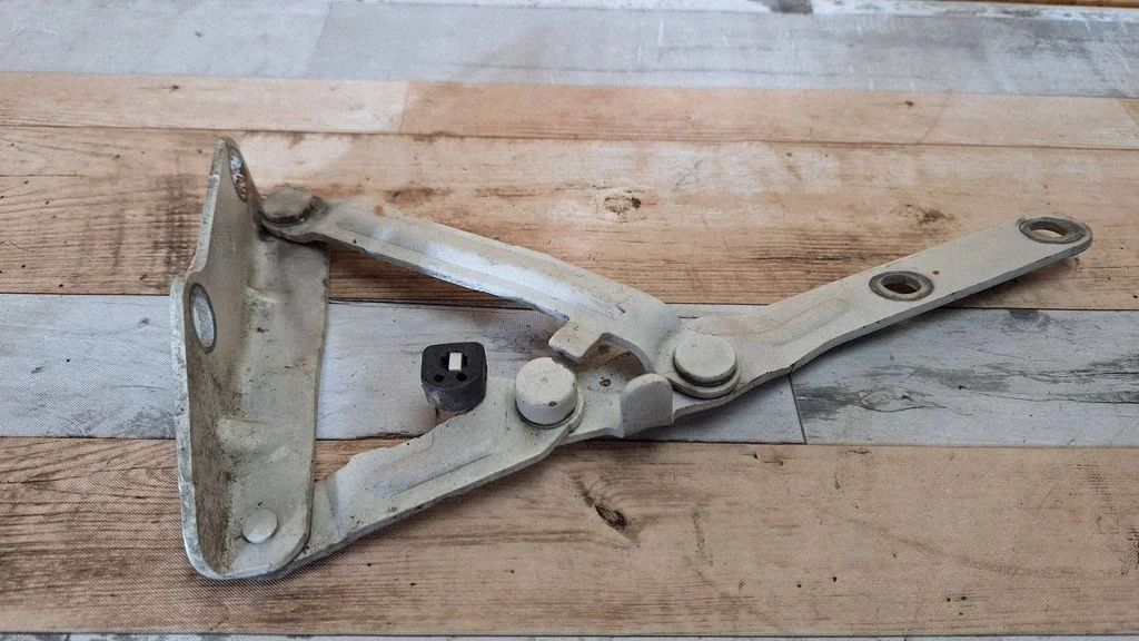 Engine bonnet/hood hinges – Volkswagen Transporter - Caravelle T5 (2003-2015)