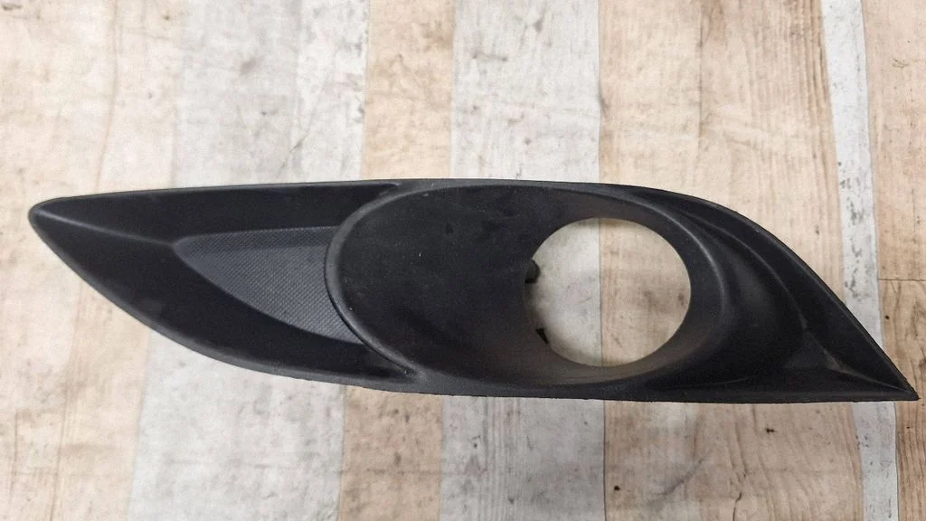 Kratka / ramka halogenu – Toyota Auris 150 (2006-2012)