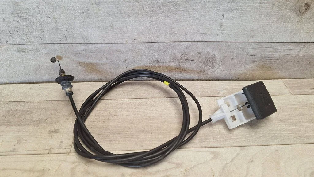 Engine bonnet/hood lock release cable